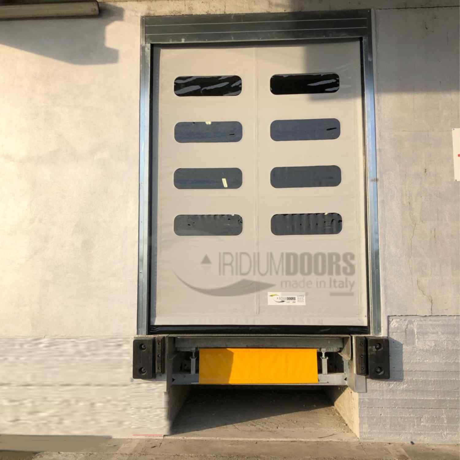 Iridium Doors Gallery Baie Di Carico 3