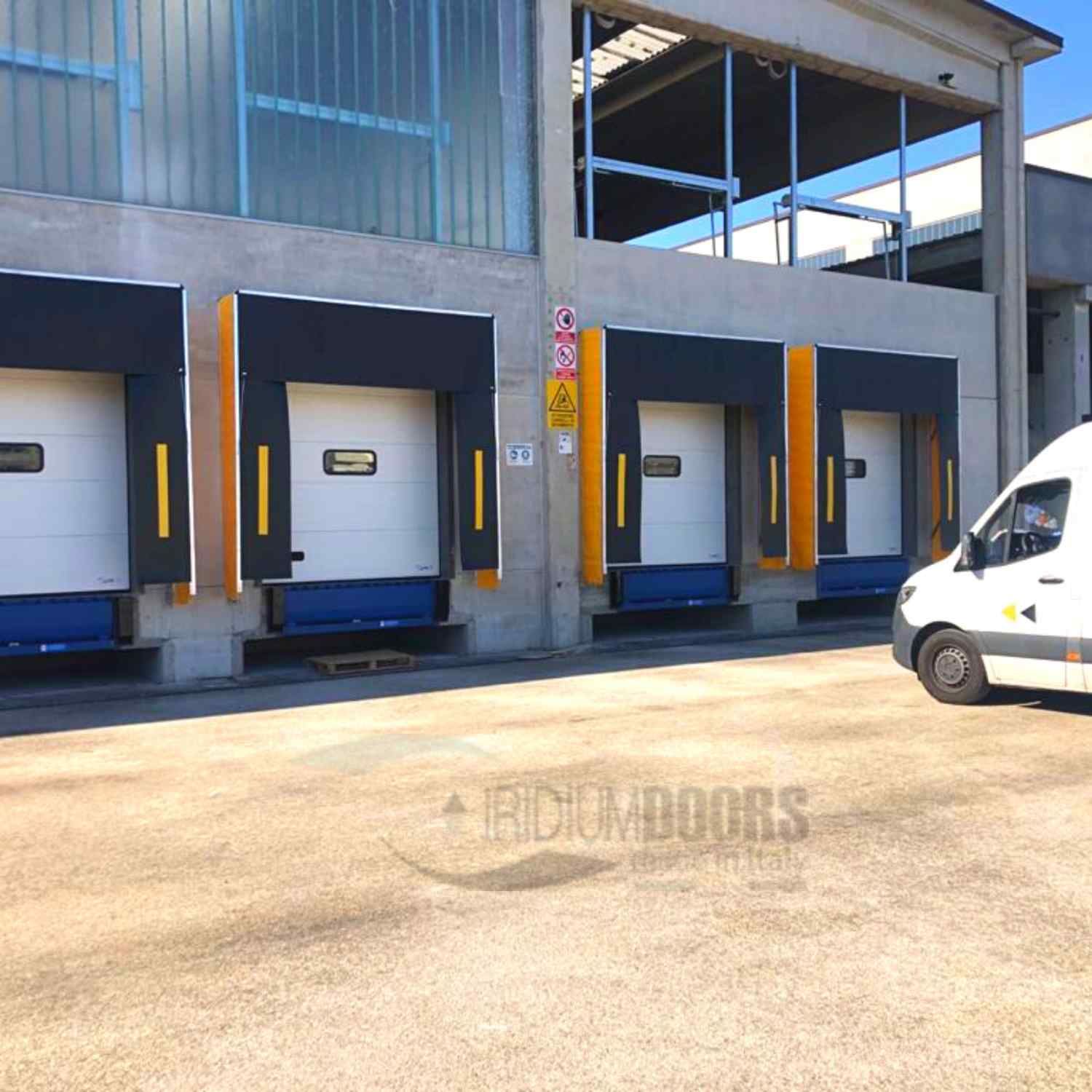Iridium Doors Gallery Baie Di Carico 4